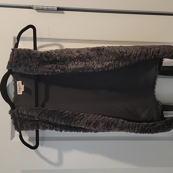 Vest by Belle Du Jour Girls Gray Faux Fur Fuzzy Vest, Size L - Picture 6 of 8